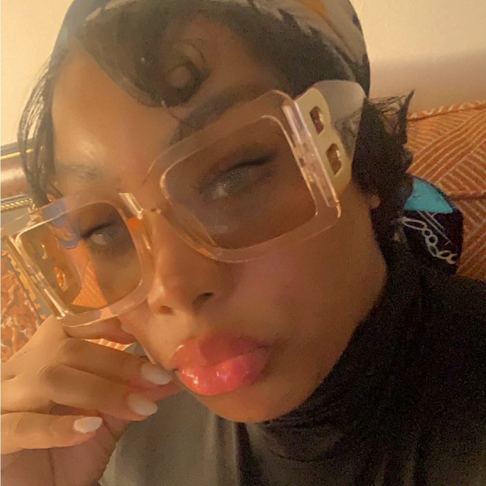 Meet your Posher, Chanel